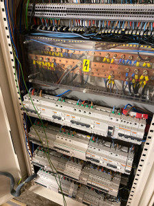 Photo de galerie - Dépannage d’un tableau électrique dans un magasin 