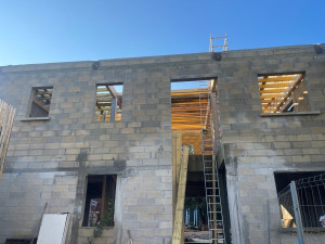 Photo de galerie - Pose d’une charpente sur notre chantier à Louveciennes 