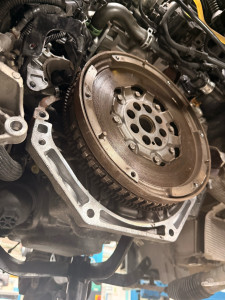 Photo de galerie - Changement d’un embrayage et volant moteur sur un Master