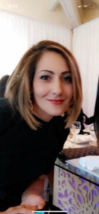 Photo de galerie - Souriante compétente 