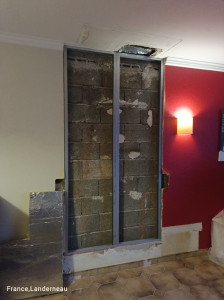 Photo de galerie - Démolition de cheminée et nettoyage avant remplacement de système de chauffage.