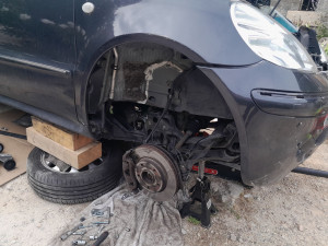 Photo de galerie - Class A 2001 
remplacement kit courroie accessoires sans depose du moteur. 