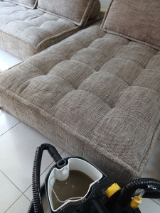 Photo de galerie - ​✨ Nettoyage Canapé & Fauteuil
​Remise à neuf complète :
✅ Taches et poussière éliminées.
✅ Brossage mécanique et injection-extraction.
? Regardez l'eau récupérée... l'hygiène avant tout !
​Envoyez-moi une photo pour un devis !