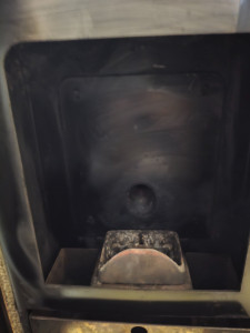 Photo de galerie - Entretien et ramonage Poil à granulés 