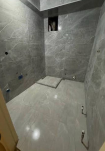 Photo de galerie - Carrelage posé avec soin. 	•	Pose propre et soignée. 	•	Pose de carrelage de qualité. 	•	Finition soignée. 	•	Carrelage installé avec précision.