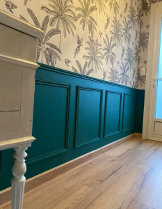 Photo de galerie - Création sous bassement bois et pose de papiers peints