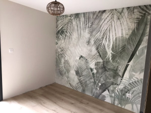 Photo de galerie - Rénovation chbre d’ado.Pose du panoramique, peinture plafond en mat et finition velours pour les autres murs.Conseil Décoration pour le mobilier, suspension… linge de lit…