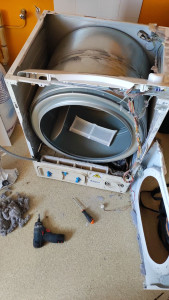 Photo de galerie - Remplacement de la courroie sur un sèche-linge 