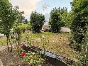 Photo de galerie - Rafraîchissement d'un grand jardin avec verger. Débroussaillage, taille, mise au propre des massifs.