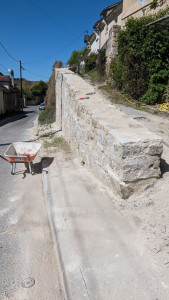 Photo de galerie - Mur de clôture en moellons 