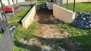 Photo de galerie - Avant..Descente de garage en alvéoles 