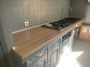 Photo de galerie - Remplacement d’un plan de travail carrelé 