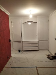 Photo de galerie - Renovation d'un meuble en bois ponçage et laquage blanc 