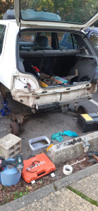 Photo de galerie - Remplacement d'un train arrière avec purge remplacement kit freins arrière et feu arrière gauche