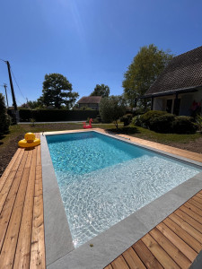 Photo de galerie - Pose margelle pierre - terrasse bois 