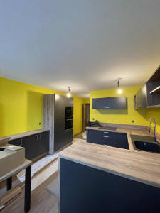 Photo de galerie - Une cuisine à rénové et à peindre c’était un beau chantier 