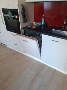 Photo de galerie - Installation d'un lave vaisselle.