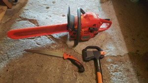 Photo de galerie - Mes outils pour couper du bois et faire les petits travaux