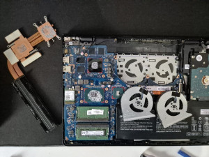 Photo de galerie - Remplacement d'une pâte thermique qui a coulé et séché 