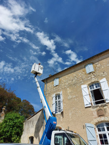 Photo de galerie - Fabrication de volets. Pose en hauteur.