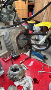 Photo de galerie - Changement piston et segment sur une moto 4temps, suivie d’un réglage soupapes et d’un réglage carbu 