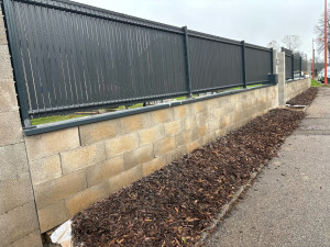 Photo de galerie - Réalisation d’une murette en bloc coffrant 