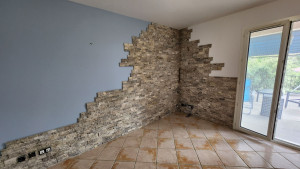 Photo de galerie - Peinture Murs /plafond 

pose de parements 