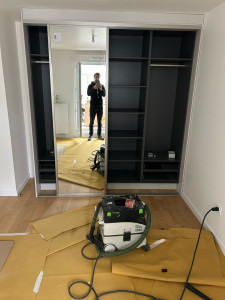 Photo de galerie - Montage de dressing et réparation des portes coulissantes 