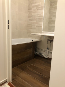 Photo de galerie - Rénovation salle de bain complète :
Pose baignoire, plomberie, carrelage, meuble vasque et raccordements.
Travail sérieux et soigné

