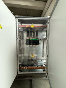 Photo de galerie - ✅Pose et raccordement d’un disjoncteur 2500A dans une TGBT (Tableau Général Basse Tension )  