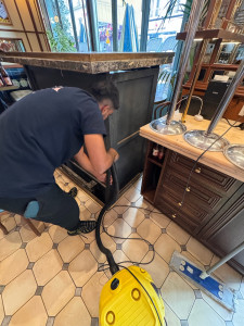 Photo de galerie - Nettoyage d’un monte charge d’une brasserie à Paris 