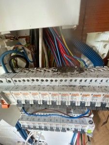 Photo de galerie - Dépannage sur un tableau électrique défectueux