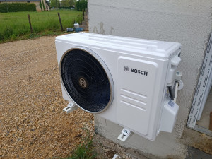 Photo de galerie - Installation d'unité extérieure de climatisation réversible 