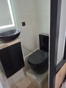 Photo de galerie - Agencement d'une salle de bain pose WC ,lavabo ,douche italienne tout travaux moderne 