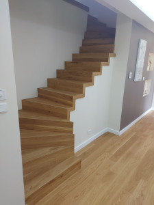 Photo de galerie - Habillage d'un escalier en parquet 