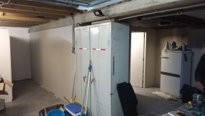 Photo de galerie - Pose de placo&bâti de porte pour crée une pièce dans un garage 