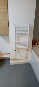 Photo de galerie - Pose et raccordement d un radiateur sèche serviette eau chaude 