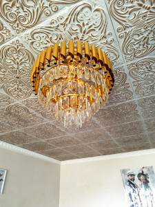 Photo de galerie - Installation du plafonnier 