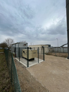 Photo de galerie - Pose de grillage et création chemin calcaire