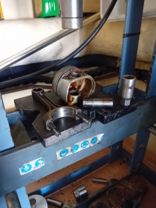 Photo de galerie - Remplacement segments pistons sur laguna 1.6 16v.