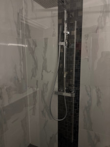 Photo de galerie - Je pose la faïence