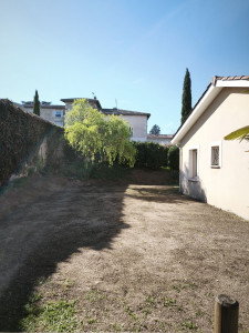 Photo de galerie - Réalisation d'un gazon après la destruction d'un petit bac à pisson