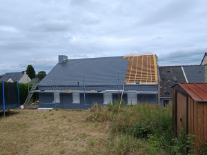 Photo de galerie - Pose d’ardoise en fibro-ciment synthétique épaufré.