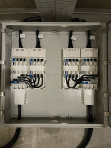 Photo de galerie - Installation et câblage d’une colonne IRVE électrique ⚡️ 