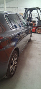 Photo de galerie - Peuheot 308 redressage de la porte arrière remplacement de la porte av , aile avant et retroviseur 