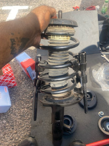 Photo de galerie - Change des Amortisseurs avant et arrière plaquettes avant arrière 