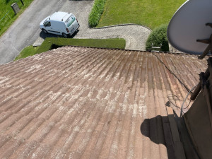 Photo de galerie - Nettoyage demoussage toiture 