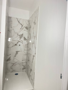 Photo de galerie - Création cabine de douche et sdb sur mesure cloison, carrelage et faïence