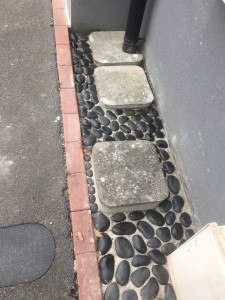 Photo de galerie - Pose de galets dans chape 