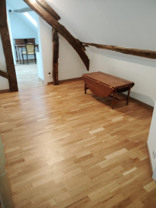 Photo de galerie - Pose Parquet massif chêne clair , sur mezzanine sous combles